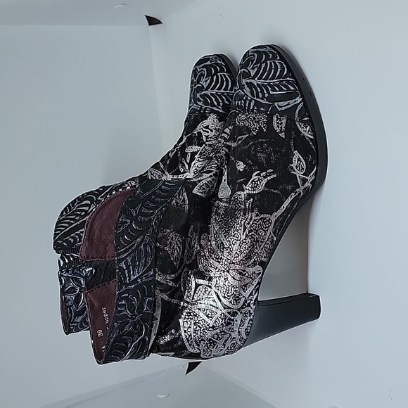 L'Artiste Womens Lidia Ankle Boots Black Silver Floral Leather Zip 8.6 EUR 39 - Picture 3 of 5